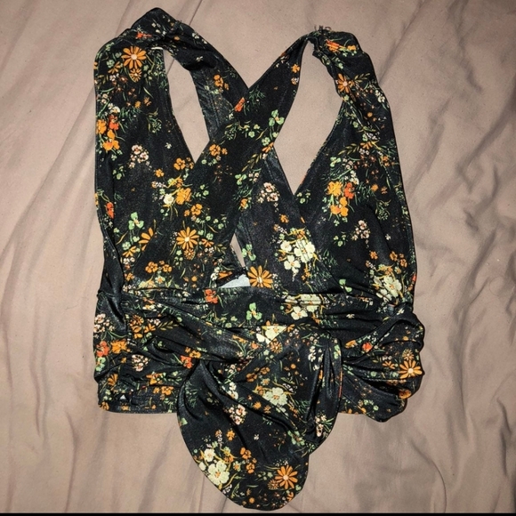 Uo low cut top - Picture 3 of 4